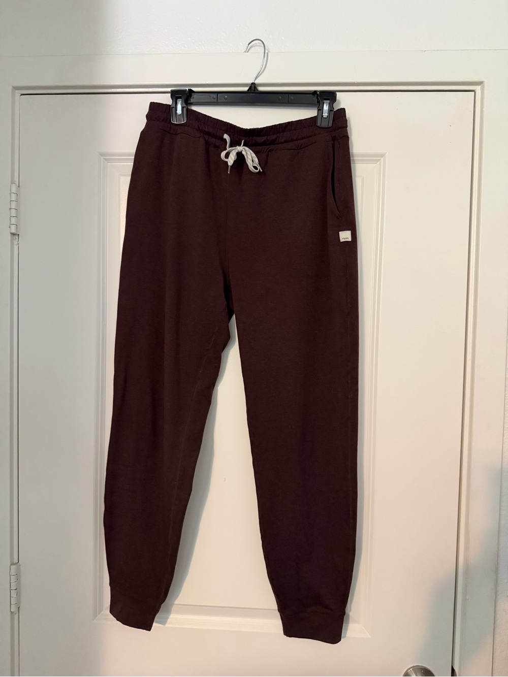 Women’s Vuori Performance Jogger in Mahogany Heather Size M Long 28” - Picture 2 of 5